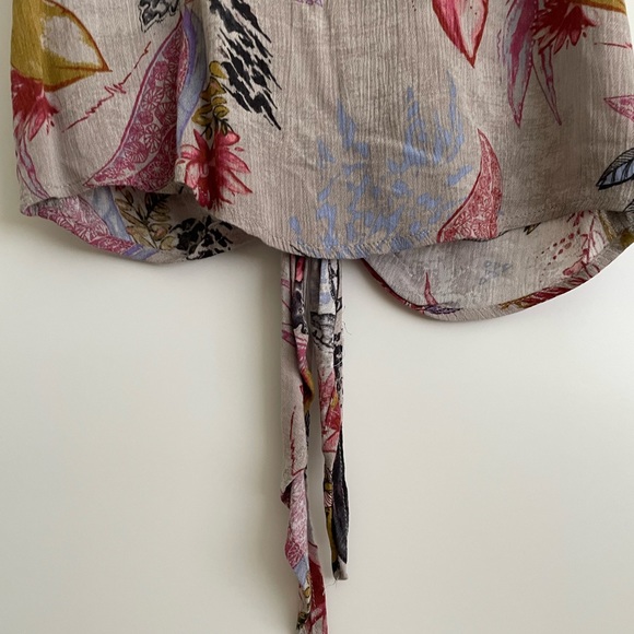 O’neill open back top - Picture 3 of 10